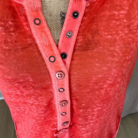 We the Free Free People Kia Henley Button T-Shirt strawberry burnout paper thin - Picture 7 of 15